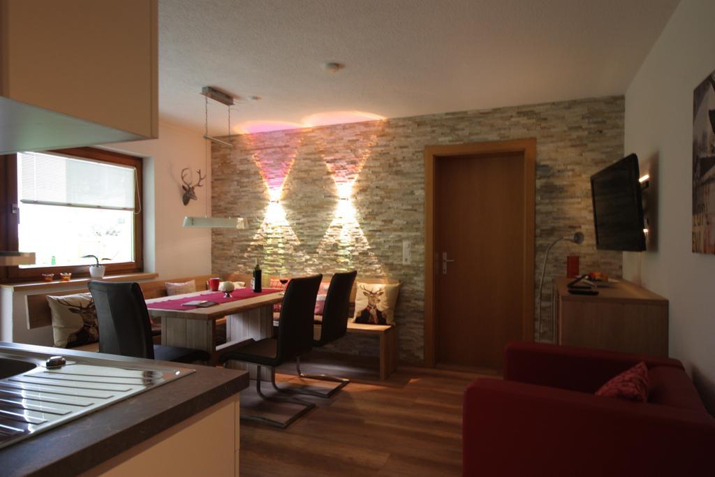 Hirschstube Apartment Ischgl Ruang foto